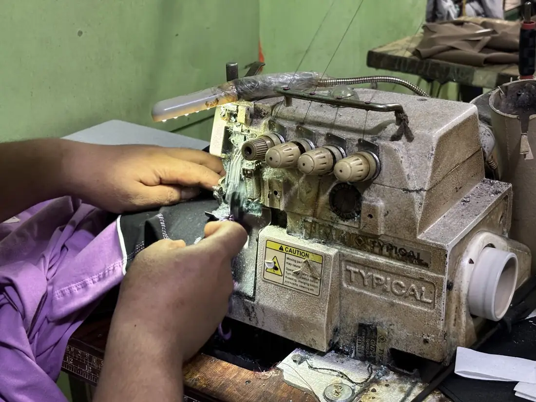 Menjahit dengan mesin overlock